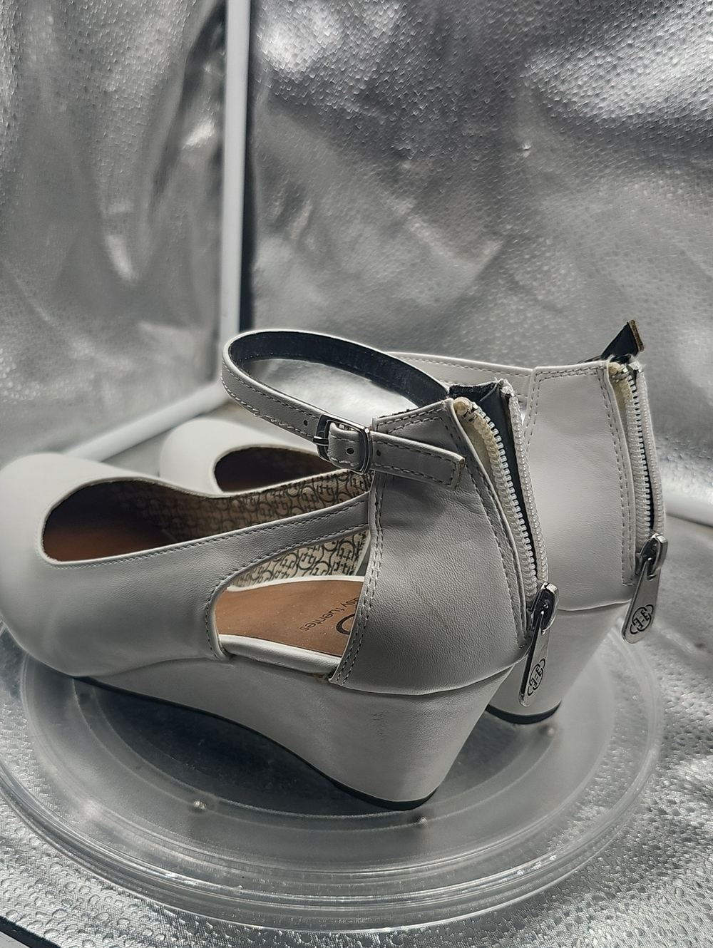G White Wedges Daisy Fuentes Sz9. - Picture 2 of 5
